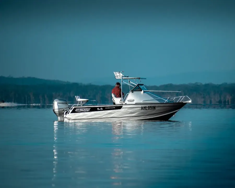 Bateau à moteur