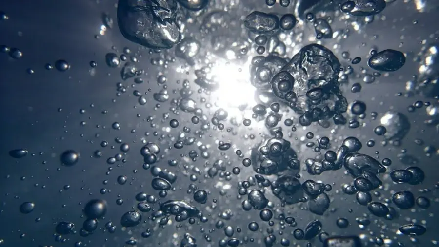 Eau pétillante gazeuse