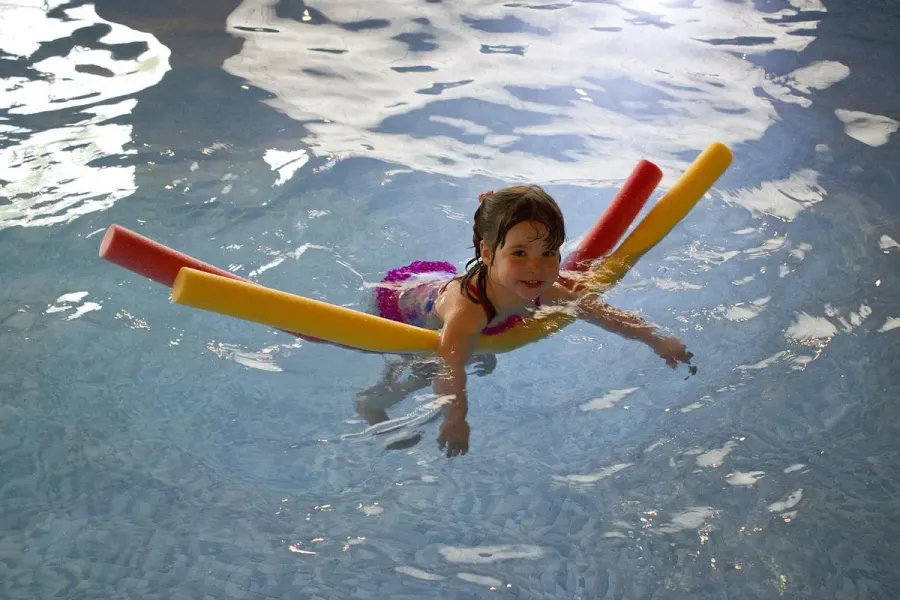 Frite de piscine enfant