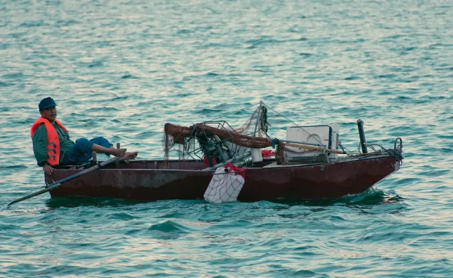 a boat on the lake